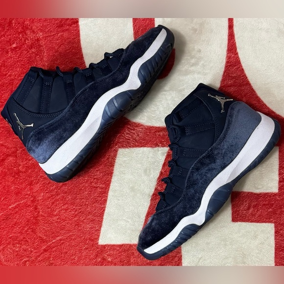 Size 6.5W/5Y - Jordan 11 Midnight Navy Velvet 2022 “NO BOX” - Picture 2 of 5